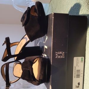 Naturalizer Women's Black Velvet dress shoes size 8 W